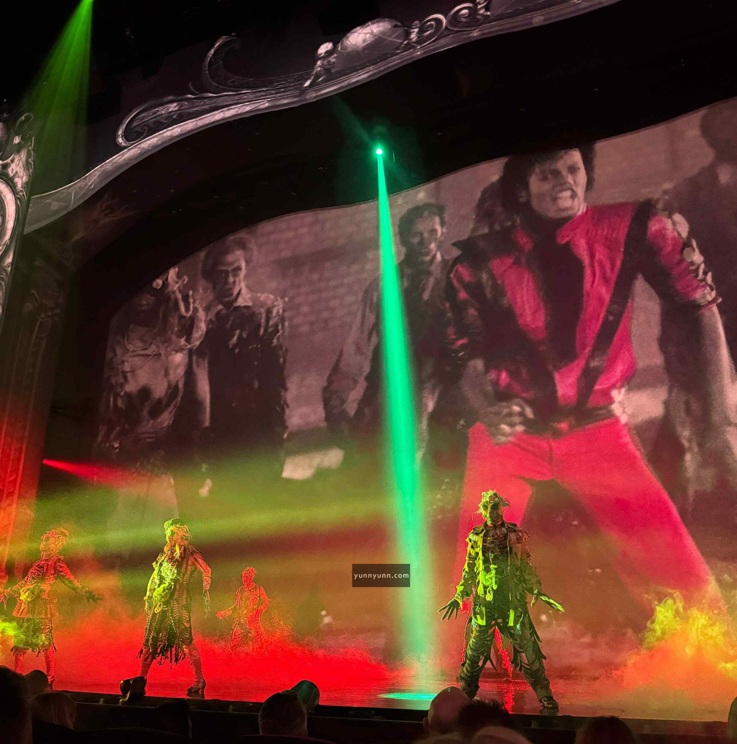 Michael Jackson ONE 是對麥可‧傑克森的創新精神、音樂成就與永恆遺產的深情致敬。