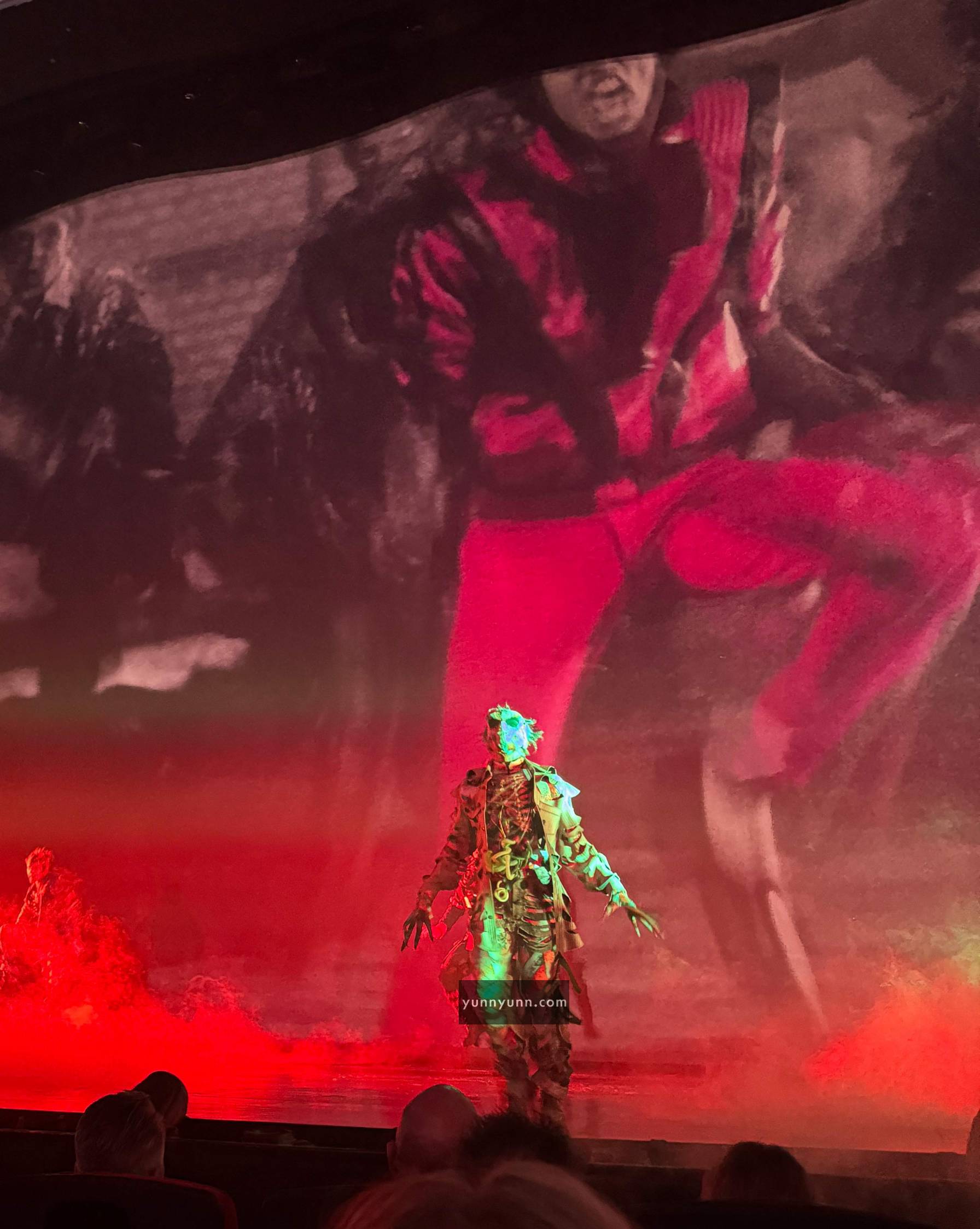 Michael Jackson ONE 是對麥可‧傑克森的創新精神、音樂成就與永恆遺產的深情致敬。