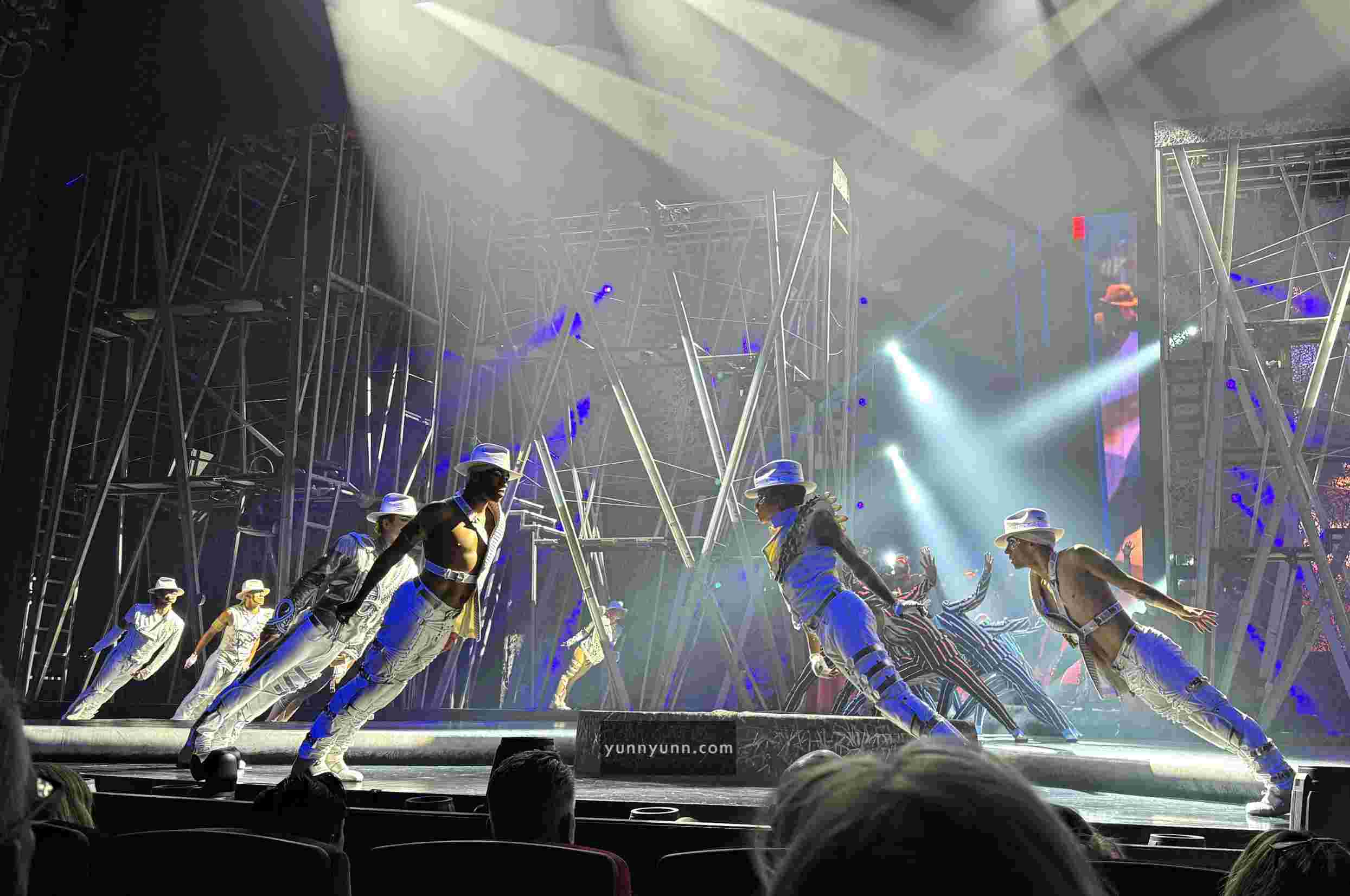 Michael Jackson 45度前傾招牌舞步